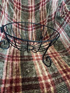 Black Metal Elegant Decorative Wire Fruit Bowl